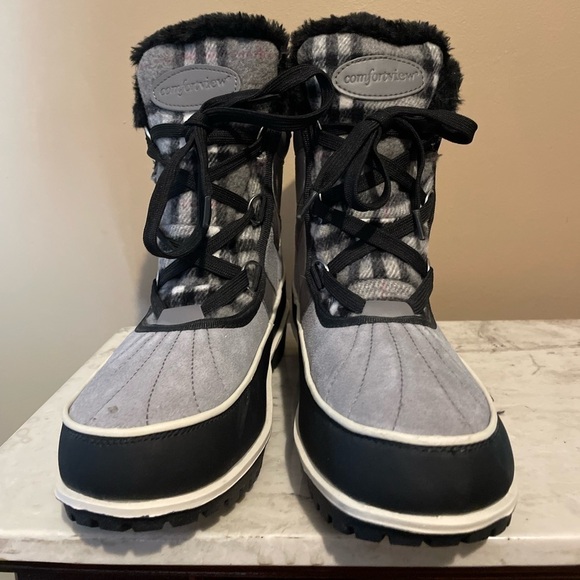 Comfort View Water Proof Boots - Picture 4 of 7